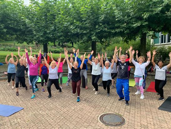 Rückentraining Gruppenfoto (1) Rückentraining Gruppenfoto (1)